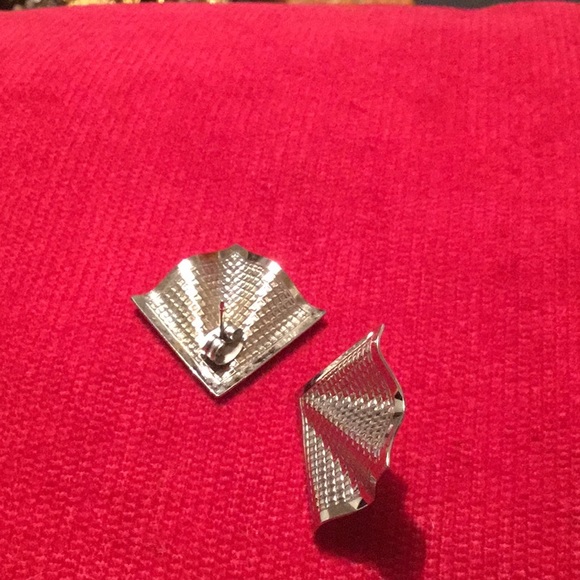 Handkerchief Earings - Picture 3 of 4